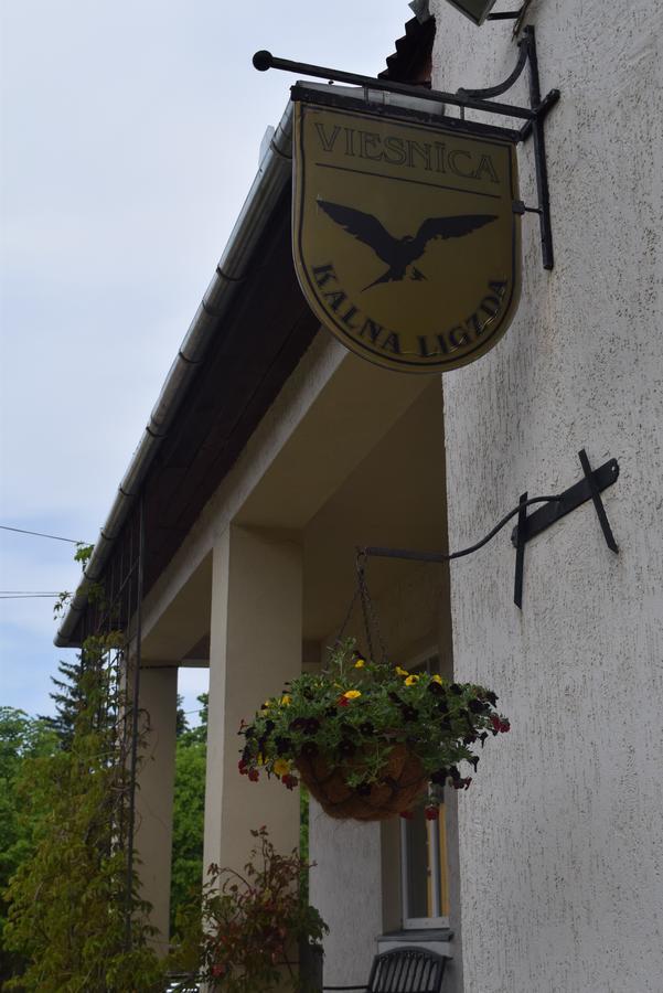 Kalna Ligzda Hotel Smiltene Exterior foto